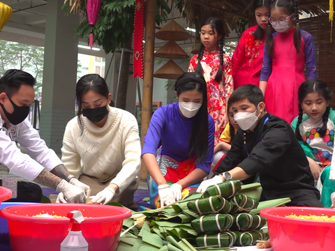 ‘Gói bánh chưng, gói trọn yêu thương’ cho trẻ em vùng cao - Ảnh 3. ‘Gói bánh chưng, gói trọn yêu thương’ cho trẻ em vùng cao - Ảnh 3.