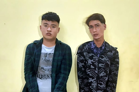 Bắt khẩn cấp 2 nghi can mang dao cướp tài sản các đôi tình nhân - Ảnh 1. Bắt khẩn cấp 2 nghi can mang dao cướp tài sản các đôi tình nhân - Ảnh 1.