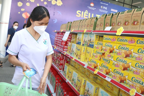 Siêu thị 0 đồng, đường hoa xuân đón bệnh nhân, nhân viên y tế - Ảnh 8. Siêu thị 0 đồng, đường hoa xuân đón bệnh nhân, nhân viên y tế - Ảnh 8.
