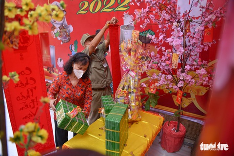 Hẻm Sài Gòn thay áo mới đón Tết Nhâm Dần - Ảnh 3. Hẻm Sài Gòn thay áo mới đón Tết Nhâm Dần - Ảnh 3.