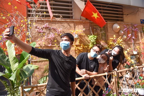 Hẻm Sài Gòn thay áo mới đón Tết Nhâm Dần - Ảnh 7. Hẻm Sài Gòn thay áo mới đón Tết Nhâm Dần - Ảnh 7.