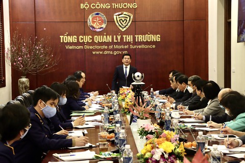 Bộ trưởng Nguyễn Hồng Diên: Một cán bộ quản lý thị trường vi phạm, cả ngành công thương mang tiếng - Ảnh 1. Bộ trưởng Nguyễn Hồng Diên: Một cán bộ quản lý thị trường vi phạm, cả ngành công thương mang tiếng - Ảnh 1.
