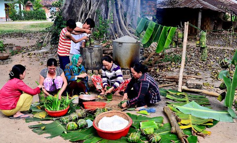 Tháng chạp nhớ bánh khúc, bánh giầy, bánh chưng ở vùng chiêm trũng quê tôi - Ảnh 1. Tháng chạp nhớ bánh khúc, bánh giầy, bánh chưng ở vùng chiêm trũng quê tôi - Ảnh 1.