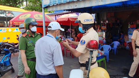 Test nhanh tài xế xe khách bến xe Miền Đông, phát hiện một người dương tính ma túy - Ảnh 3. Test nhanh tài xế xe khách bến xe Miền Đông, phát hiện một người dương tính ma túy - Ảnh 3.