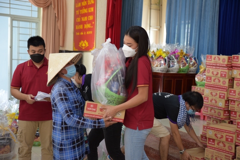 Đỗ Thị Hà vào top 40 Miss World 2021, Thùy Tiên trao tặng sân chơi cho trẻ vùng cao - Ảnh 4. Đỗ Thị Hà vào top 40 Miss World 2021, Thùy Tiên trao tặng sân chơi cho trẻ vùng cao - Ảnh 4.