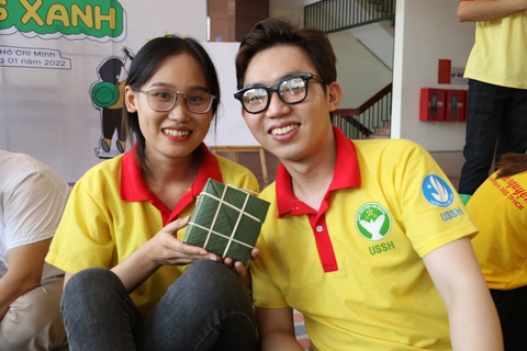 Sinh viên hào hứng thi tài gói bánh chưng, bánh tét - Ảnh 4. Sinh viên hào hứng thi tài gói bánh chưng, bánh tét - Ảnh 4.