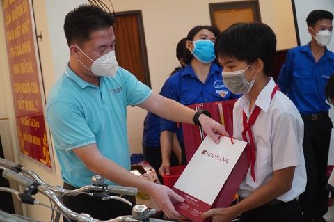 Chiếc xe đạp chở yêu thương của cô học trò lớp 4 ở Bến Tre - Ảnh 5. Chiếc xe đạp chở yêu thương của cô học trò lớp 4 ở Bến Tre - Ảnh 5.