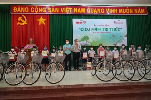 Chiếc xe đạp chở yêu thương của cô học trò lớp 4 ở Bến Tre - Ảnh 2. Chiếc xe đạp chở yêu thương của cô học trò lớp 4 ở Bến Tre - Ảnh 2.