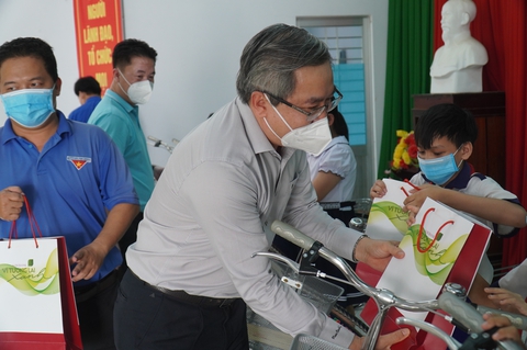Chiếc xe đạp chở yêu thương của cô học trò lớp 4 ở Bến Tre - Ảnh 6. Chiếc xe đạp chở yêu thương của cô học trò lớp 4 ở Bến Tre - Ảnh 6.