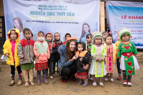 Đỗ Thị Hà vào top 40 Miss World 2021, Thùy Tiên trao tặng sân chơi cho trẻ vùng cao - Ảnh 3. Đỗ Thị Hà vào top 40 Miss World 2021, Thùy Tiên trao tặng sân chơi cho trẻ vùng cao - Ảnh 3.