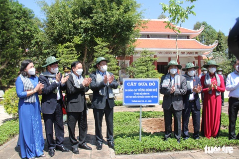 Chủ tịch Quốc hội Vương Đình Huệ chúc Tết và trao quà tại Bến Tre - Ảnh 3. Chủ tịch Quốc hội Vương Đình Huệ chúc Tết và trao quà tại Bến Tre - Ảnh 3.