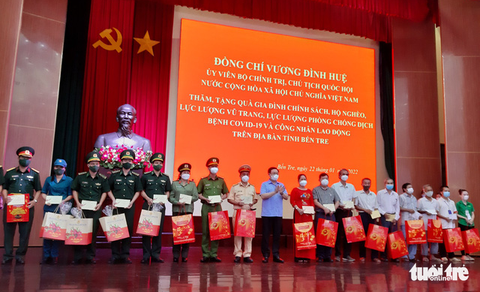 Chủ tịch Quốc hội Vương Đình Huệ chúc Tết và trao quà tại Bến Tre - Ảnh 1. Chủ tịch Quốc hội Vương Đình Huệ chúc Tết và trao quà tại Bến Tre - Ảnh 1.
