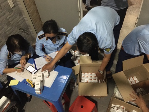 Thu giữ lượng lớn thuốc điều trị COVID-19 tại TP.HCM - Ảnh 1. Thu giữ lượng lớn thuốc điều trị COVID-19 tại TP.HCM - Ảnh 1.