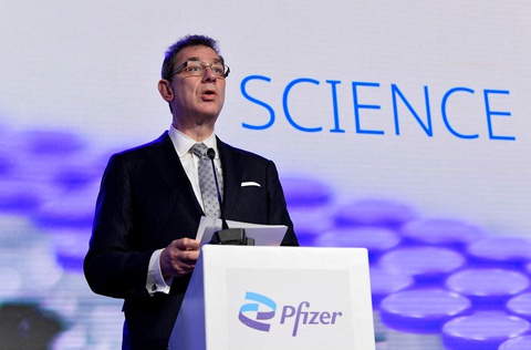 Lãnh đạo Pfizer: Tiêm định kỳ năm hợp lý hơn vài tháng lại tiêm nhắc - Ảnh 1. Lãnh đạo Pfizer: Tiêm định kỳ năm hợp lý hơn vài tháng lại tiêm nhắc - Ảnh 1.