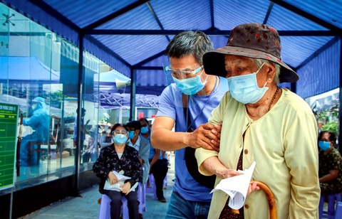 Giữ sức khỏe cho người cao tuổi an toàn đón Tết - Ảnh 1. Giữ sức khỏe cho người cao tuổi an toàn đón Tết - Ảnh 1.