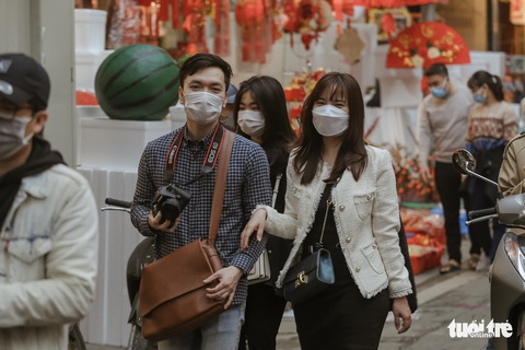 Hà Nội nắng ráo cuối tuần, bạn trẻ kéo nhau lên chợ Hàng Lược ‘check-in’ - Ảnh 10. Hà Nội nắng ráo cuối tuần, bạn trẻ kéo nhau lên chợ Hàng Lược ‘check-in’ - Ảnh 10.