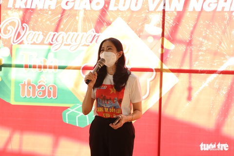 Xuân tình nguyện mang Tết đến bệnh viện dã chiến - Ảnh 5. Xuân tình nguyện mang Tết đến bệnh viện dã chiến - Ảnh 5.