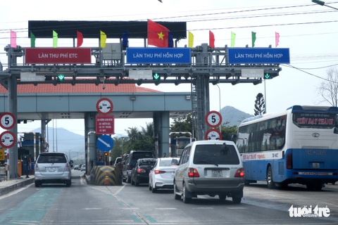 Tết này vẫn thu phí... có dừng - Ảnh 1. Tết này vẫn thu phí... có dừng - Ảnh 1.