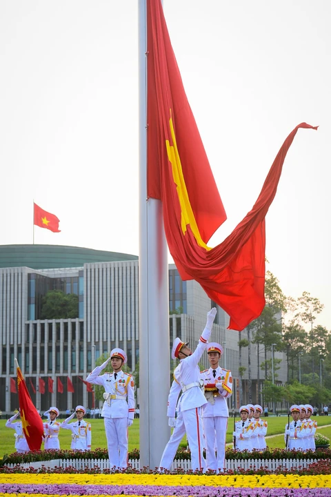 Những lễ thượng cờ thiêng liêng - Ảnh 1. Những lễ thượng cờ thiêng liêng - Ảnh 1.