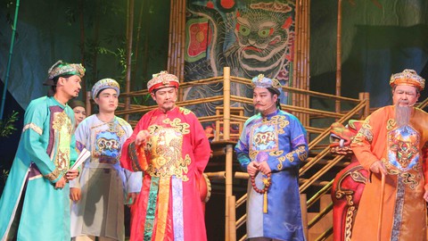 Sân khấu mừng tủi trở lại mùa kịch Tết - Ảnh 1. Sân khấu mừng tủi trở lại mùa kịch Tết - Ảnh 1.