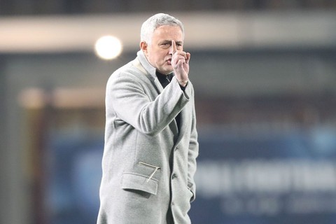 AS Roma thắng dễ, HLV Mourinho chọc quê đối thủ - Ảnh 1. AS Roma thắng dễ, HLV Mourinho chọc quê đối thủ - Ảnh 1.
