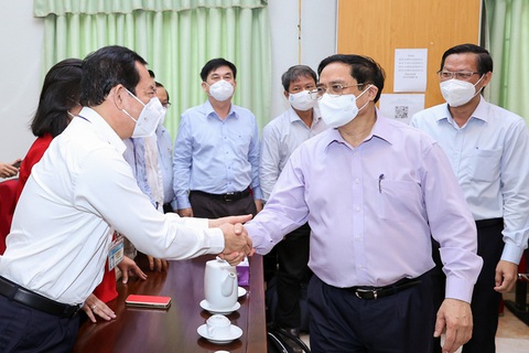 Thủ tướng: Thần tốc tiêm vắc xin cho trẻ 12-17 tuổi để mở cửa lại trường học - Ảnh 1. Thủ tướng: Thần tốc tiêm vắc xin cho trẻ 12-17 tuổi để mở cửa lại trường học - Ảnh 1.