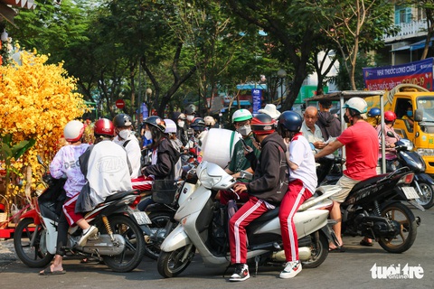 Chợ Tài lộc ở TP.HCM rực rỡ đón Tết - Ảnh 4. Chợ Tài lộc ở TP.HCM rực rỡ đón Tết - Ảnh 4.