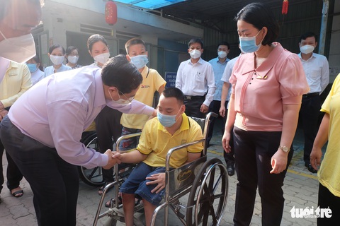 Thủ tướng thăm 200 cháu tàn tật mồ côi ở Thị Nghè - Ảnh 3. Thủ tướng thăm 200 cháu tàn tật mồ côi ở Thị Nghè - Ảnh 3.