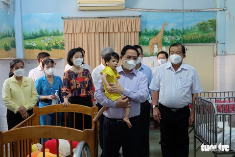 Thủ tướng thăm 200 cháu tàn tật mồ côi ở Thị Nghè - Ảnh 4. Thủ tướng thăm 200 cháu tàn tật mồ côi ở Thị Nghè - Ảnh 4.