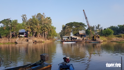 Lợi dụng nạo vét kênh Lâm Vồ để nạo vét ‘chui’ kênh Vĩnh Tế lấy đất bán - Ảnh 1. Lợi dụng nạo vét kênh Lâm Vồ để nạo vét ‘chui’ kênh Vĩnh Tế lấy đất bán - Ảnh 1.