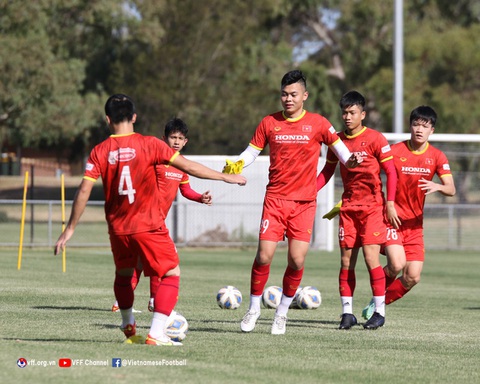 Bóng đá Việt Nam làm việc xuyên Tết Nguyên đán Nhâm Dần 2022 - Ảnh 1. Bóng đá Việt Nam làm việc xuyên Tết Nguyên đán Nhâm Dần 2022 - Ảnh 1.