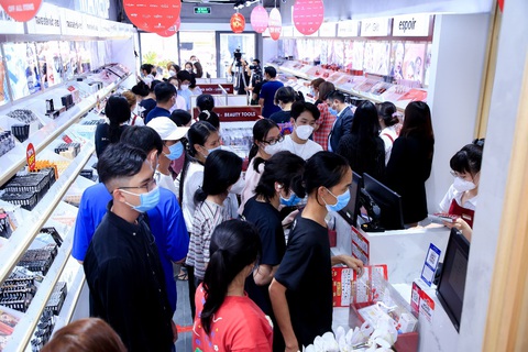 Thế Giới Skinfood Siêu tiện ích: 300 nhãn hàng mỹ phẩm khuyến mãi dịp khai trương - Ảnh 2. Thế Giới Skinfood Siêu tiện ích: 300 nhãn hàng mỹ phẩm khuyến mãi dịp khai trương - Ảnh 2.