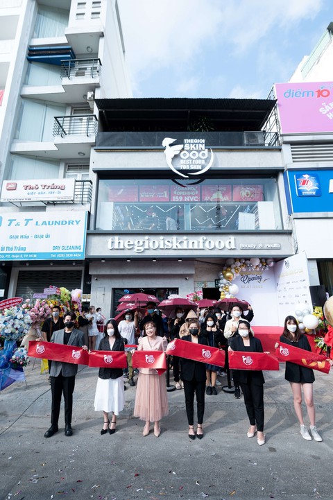 Thế Giới Skinfood Siêu tiện ích: 300 nhãn hàng mỹ phẩm khuyến mãi dịp khai trương - Ảnh 1. Thế Giới Skinfood Siêu tiện ích: 300 nhãn hàng mỹ phẩm khuyến mãi dịp khai trương - Ảnh 1.