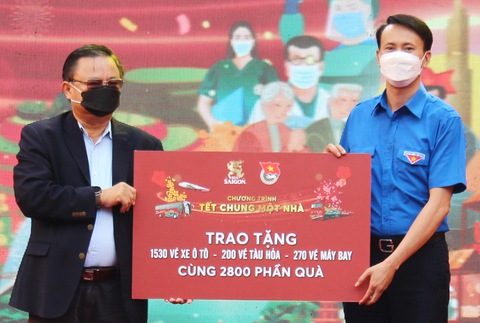 ‘Tết chung một nhà’ đưa người lao động khó khăn về quê - Ảnh 4. ‘Tết chung một nhà’ đưa người lao động khó khăn về quê - Ảnh 4.