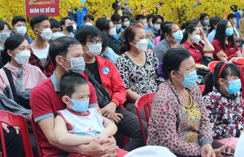 ‘Tết chung một nhà’ đưa người lao động khó khăn về quê - Ảnh 3. ‘Tết chung một nhà’ đưa người lao động khó khăn về quê - Ảnh 3.