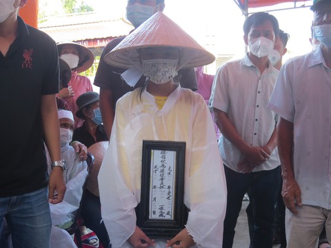 Đường về quê Quảng Ngãi của vợ chồng nghèo dừng mãi mãi ở Bình Định - Ảnh 2. Đường về quê Quảng Ngãi của vợ chồng nghèo dừng mãi mãi ở Bình Định - Ảnh 2.