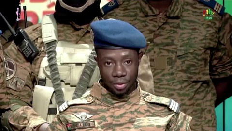 Quân đội Burkina Faso phế truất tổng thống, đình chỉ hiến pháp - Ảnh 1. Quân đội Burkina Faso phế truất tổng thống, đình chỉ hiến pháp - Ảnh 1.
