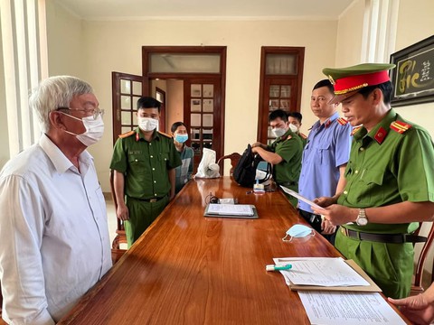 Bắt cựu giám đốc Sở Tài nguyên - môi trường và 5 cán bộ phụ trách đất đai ở Đồng Nai - Ảnh 1. Bắt cựu giám đốc Sở Tài nguyên - môi trường và 5 cán bộ phụ trách đất đai ở Đồng Nai - Ảnh 1.