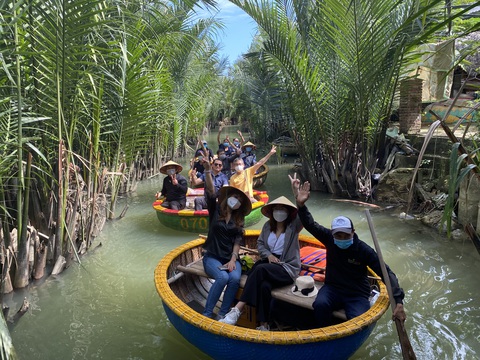 Doanh nghiệp du lịch miền Trung lại rục rịch khí thế cho ngày trở lại vào 1-5 - Ảnh 1. Doanh nghiệp du lịch miền Trung lại rục rịch khí thế cho ngày trở lại vào 1-5 - Ảnh 1.