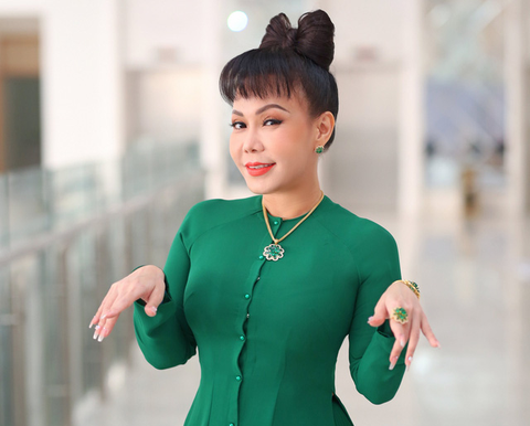 Việt Hương hát mừng xuân cùng Kim Tử Long, Đại Nghĩa, Khả Như… - Ảnh 4. Việt Hương hát mừng xuân cùng Kim Tử Long, Đại Nghĩa, Khả Như… - Ảnh 4.