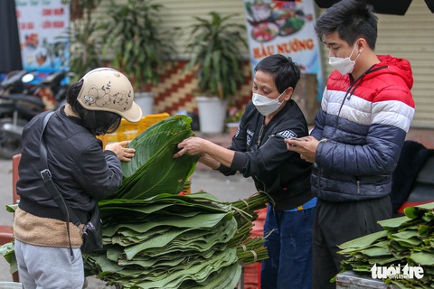 Chợ lá dong lâu đời nhất Hà Nội: Bán đến đâu, lấy đến đấy’ vì khách mua giảm - Ảnh 2. Chợ lá dong lâu đời nhất Hà Nội: Bán đến đâu, lấy đến đấy’ vì khách mua giảm - Ảnh 2.