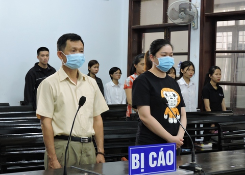 Cựu giám đốc Sở Ngoại vụ tỉnh Khánh Hòa và nhân viên đều được giảm án tù - Ảnh 1. Cựu giám đốc Sở Ngoại vụ tỉnh Khánh Hòa và nhân viên đều được giảm án tù - Ảnh 1.