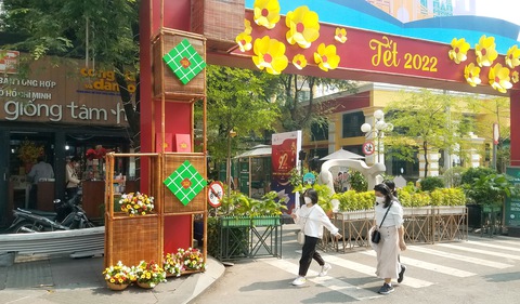 Đường sách Tết Nhâm Dần 2022: Xuân quê hương - Ấm tình nhân ái - Ảnh 1. Đường sách Tết Nhâm Dần 2022: Xuân quê hương - Ấm tình nhân ái - Ảnh 1.