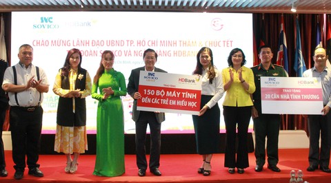 Lãnh đạo UBND TP Hồ Chí Minh đến thăm HDBank, Sovico, mang ‘Tết ấm tình thương’ tới cộng đồng - Ảnh 1. Lãnh đạo UBND TP Hồ Chí Minh đến thăm HDBank, Sovico, mang ‘Tết ấm tình thương’ tới cộng đồng - Ảnh 1.