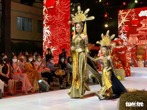Đỗ Thị Hà hóa thành nàng thơ của Tạ Linh Nhân ngay sau khi về Việt Nam - Ảnh 4. Đỗ Thị Hà hóa thành nàng thơ của Tạ Linh Nhân ngay sau khi về Việt Nam - Ảnh 4.