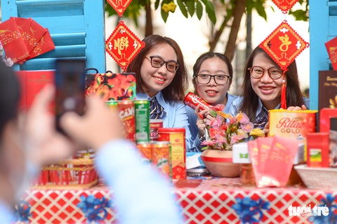 Đường hoa xuân cho bệnh nhân ở Bệnh viện Chợ Rẫy - Ảnh 4. Đường hoa xuân cho bệnh nhân ở Bệnh viện Chợ Rẫy - Ảnh 4.