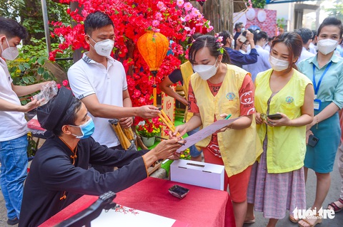 Đường hoa xuân cho bệnh nhân ở Bệnh viện Chợ Rẫy - Ảnh 9. Đường hoa xuân cho bệnh nhân ở Bệnh viện Chợ Rẫy - Ảnh 9.