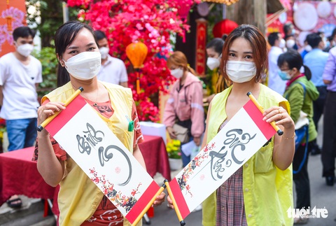 Đường hoa xuân cho bệnh nhân ở Bệnh viện Chợ Rẫy - Ảnh 10. Đường hoa xuân cho bệnh nhân ở Bệnh viện Chợ Rẫy - Ảnh 10.