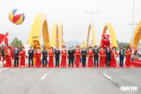 Chủ tịch nước, Thủ tướng thăm và chúc Tết Hải Phòng, Quảng Ninh - Ảnh 2. Chủ tịch nước, Thủ tướng thăm và chúc Tết Hải Phòng, Quảng Ninh - Ảnh 2.