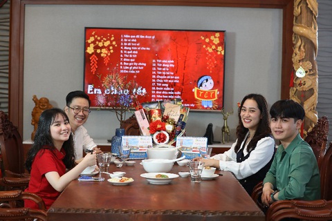 Kết hợp cùng HUTECH, Royal School cho ra mắt video ngắn Vị Tết, Vị Nhà - Ảnh 2. Kết hợp cùng HUTECH, Royal School cho ra mắt video ngắn Vị Tết, Vị Nhà - Ảnh 2.